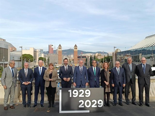Collboni, Torrent, Garriga, Capella, Relat, Serrallonga y Marín en el acto de creación de la Comisión encargada de conmemorar el centenario de la Exposición de 1929 y de la remodelación de Montjuïc