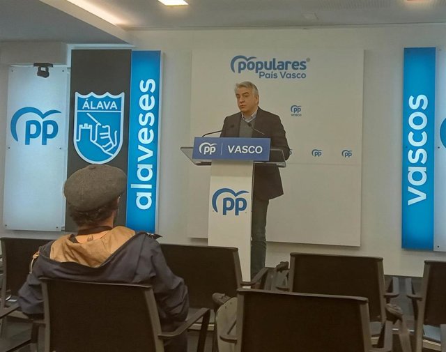 De Andrés ha censurado la política de acuerdos del PNV