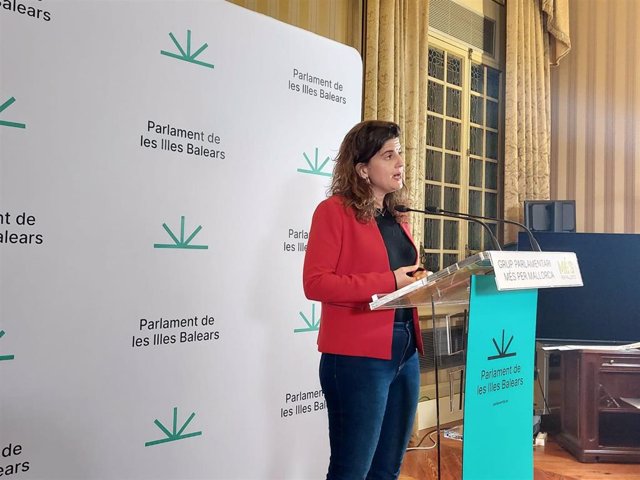 La diputada de MÉS per Mallorca en el Parlament Marta Carrió, en rueda de prensa.