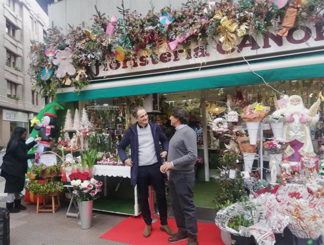 Unos 700 comercios, el doble que el año pasado, se adhieren a la campaña de decoración navideña de Logroño