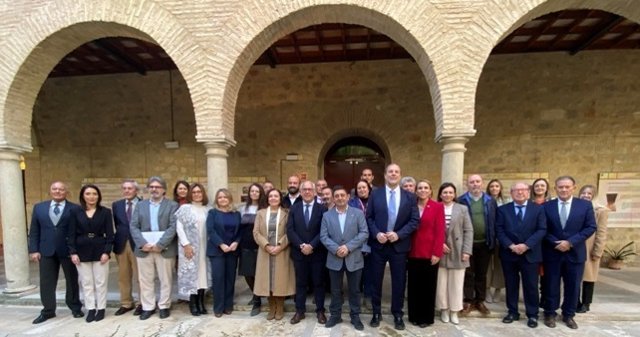 Asistentes a la reunión del Patronato de la Fundación Estrategias.