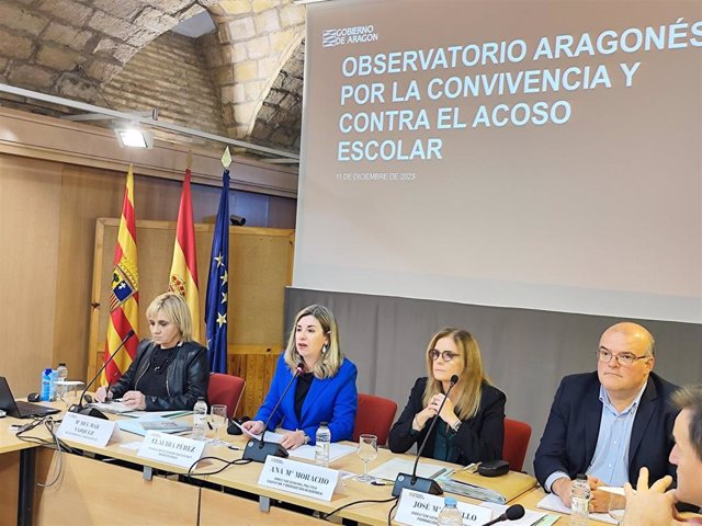 La consejera de Educación, Ciencia y Universidades, Claudia Pérez Forniés, en la reunión de este curso del Observatorio Aragonés por la convivencia y contra el acoso escolar