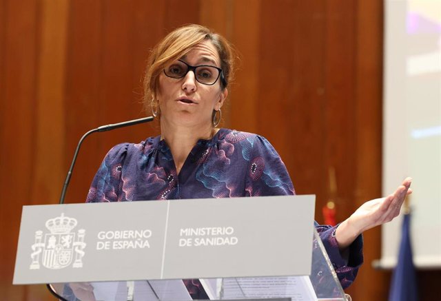La ministra de Sanidad, Mónica García, interviene durante el acto público de presentación de los integrantes de su gabinete, en el ministerio de Sanidad, a 11 de diciembre de 2023, en Madrid (España). 