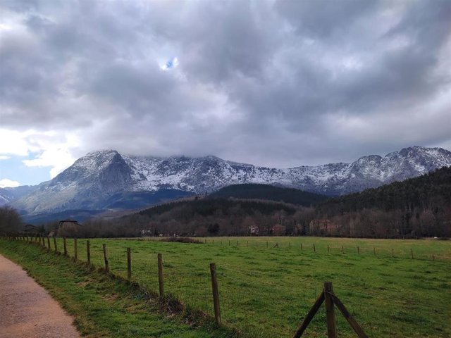 Archivo - Cielos con nubes (archivo)