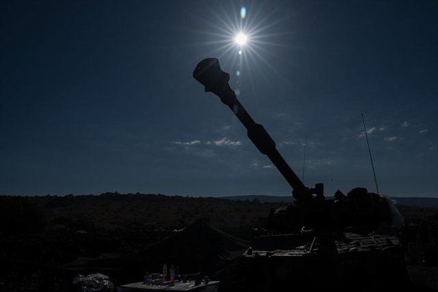 Archivo - Cañón de la artillería israelí en la frontera con Líbano