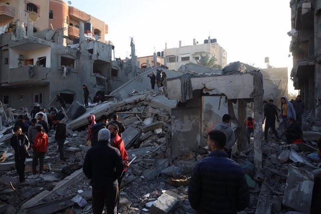 Edificios destruidos por bombardeos israelíes en la Franja de Gaza