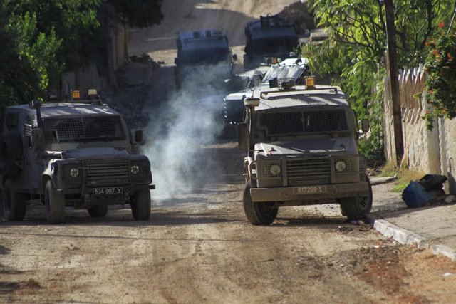 Vehículos militares israelíes en Cisjordania