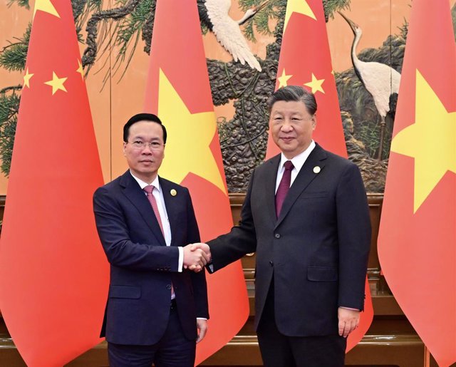 Archivo - El president de la Xina, Xi Jinping (dreta), i el seu homòleg vietnamita, Vo Van Thuong
