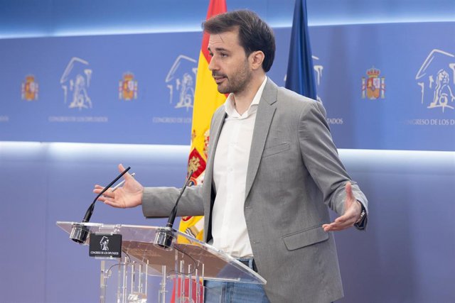 El diputado de Podemos Javier Sánchez Serna ofrece una rueda de prensa previa a la reunión de la Junta de Portavoces, a 12 de diciembre de 2023, en Madrid (España).