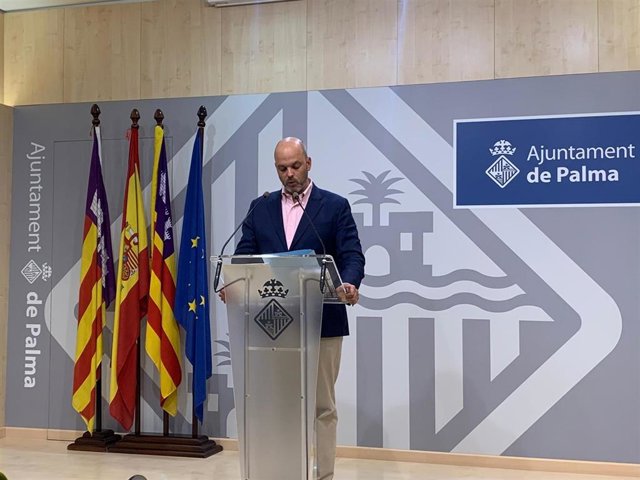 El regidor de Urbanismo, Vivienda y Proyectos Estratégicos de Cort, Óscar Fidalgo, en rueda de prensa