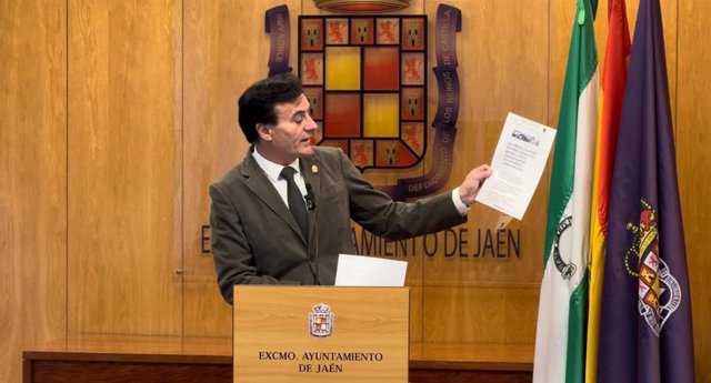 El alcalde de Jaén, Agustín González, en la rueda de prensa.