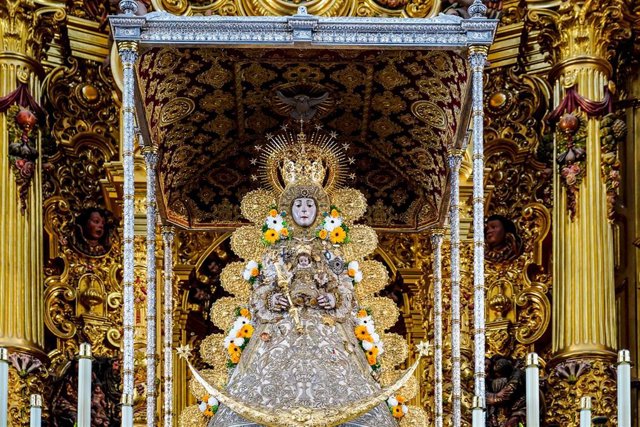 Archivo - Interior del Santuario Nuestra Señora del Rocío donde se encuentra la imagen de su titular. 