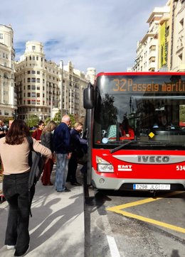 Nueva parada de la EMT en la Plaza del Ayuntamiento