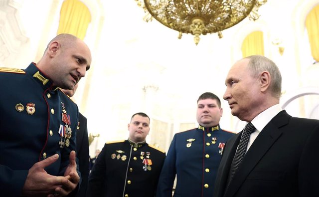 Vladimir Putin, presidente de Rusia, en una ceremonia con militares.