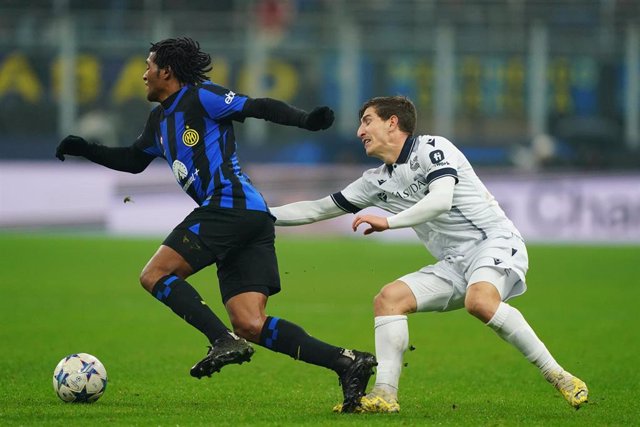 Inter Milan's Juan Cuadrado (L) and Real Sociedad's Arsen Zakharyan battle for the ball during the UEFA Champions League group D soccer match between Inter Milan and Real Sociedad at San Siro Stadium.