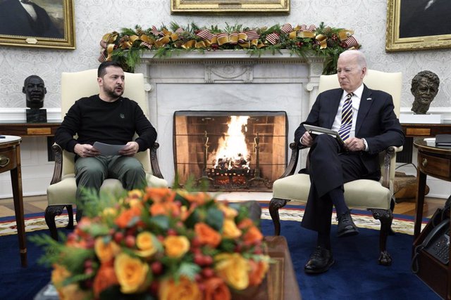 El presidente de Estados Unidos, Joe Biden, y su homólogo ucraniano, Volodimir Zelenski