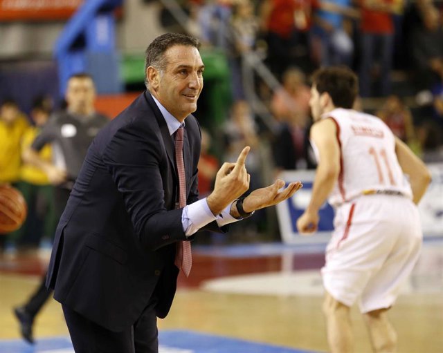 Archivo - El entrenador español Luis Guil en su etapa en Zaragoza