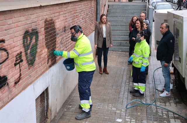 La alcaldesa de València, María José Catalá, visita las obras del Polideportivo Municipal de El Cabanyal