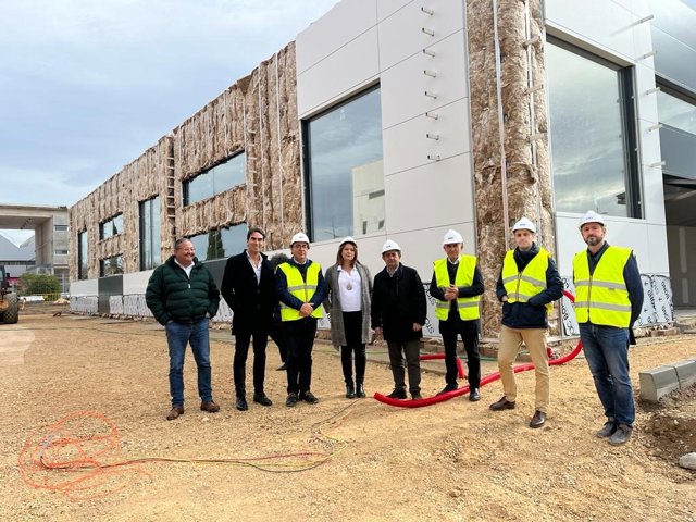 Visita a las obras de la incubadora.