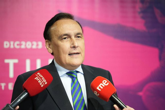 El consejero de Universidad, Investigación e Innovación, José Carlos Gómez Villamandos, atiende a los medios de comunicación, foto de recurso