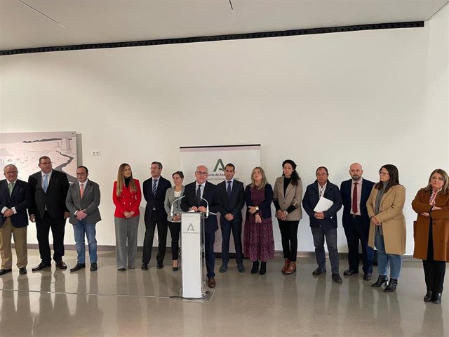 Estrella informa sobre la Comisión Provincial de Coordinación junto a los delegados.