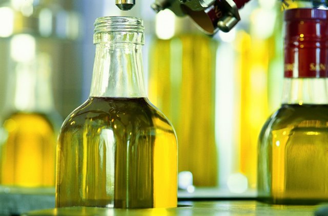 Archivo - Los aceites han disparado su precio casi un 40% en un año en Baleares