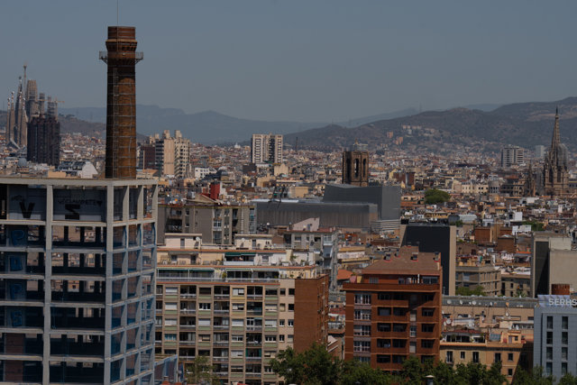 Archivo - Panoràmica de la ciutat de Barcelona