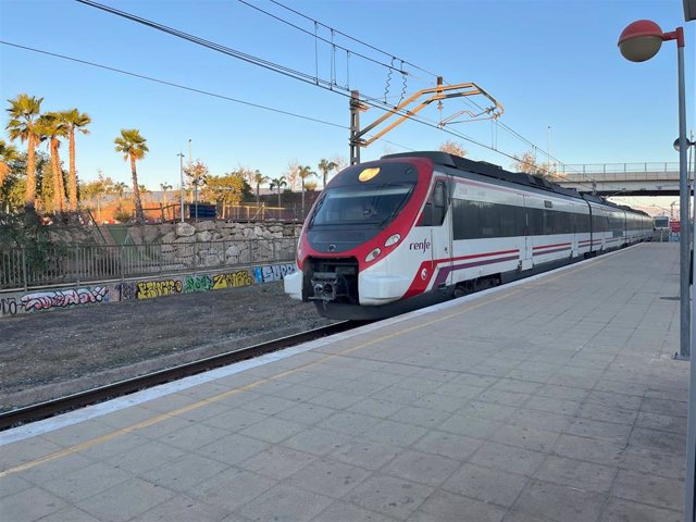 Un tren de Cercanías de Renfe de la línea C-1 en una imagen de archivo 