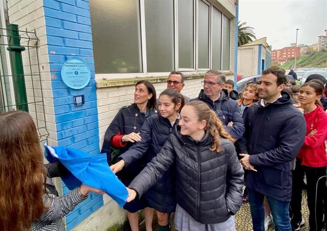 La Ruta Ilustres Santander dedica una placa a Alonso González, 'El Buzo', en el Centro de Formación Náutico-Pesquera