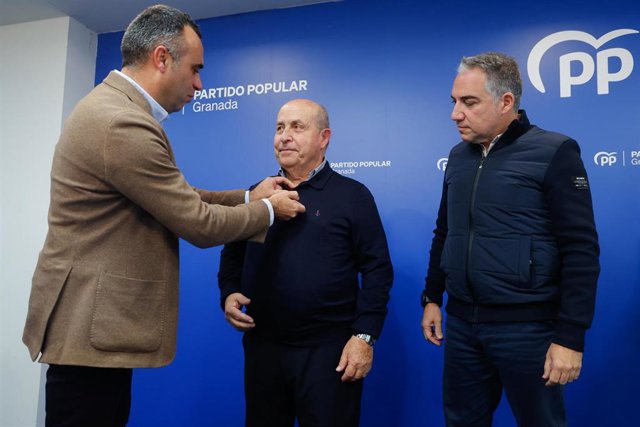El exalcalde de Granada José Torres Hurtado durante la Junta Directiva Provincial del PP de Granada con Elías Bendodo y Francis Rodríguez.