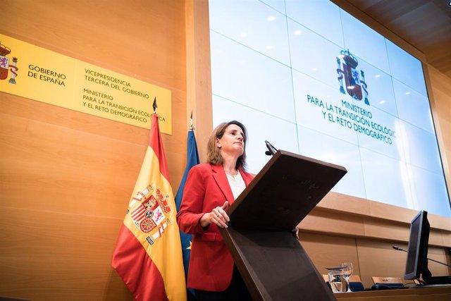 Archivo - La vicepresidenta y ministra para la Transición Ecológica y Reto Demográfico, Teresa Ribera, ofrece una rueda de prensa, en la sede del Ministerio, a 24 de abril de 2023, en Madrid (España). Durante la rueda de prensa, Teresa Ribera ha abordado 