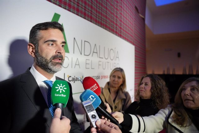 El portavoz del Gobierno andaluz, Ramón Fernández-Pacheco, este lunes en Sevilla, durante su asistencia a las Jornadas 'Andalucía hacia el futuro', organizadas por Europa Press, en colaboración con la Fundación Cajasol