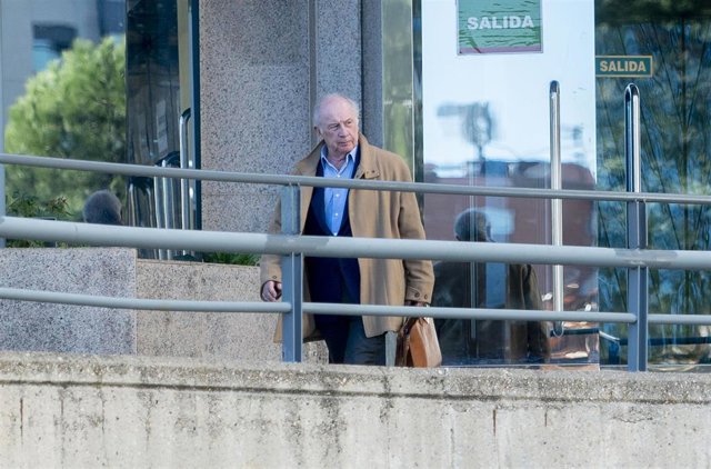El exvicepresidente del Gobierno y exdirector gerente del Fondo Monetario Internacional (FMI), Rodrigo Rato, a su salida del juicio por el ‘Caso Rato’, en la Audiencia Provincial de Madrid, a 15 de diciembre de 2023, en Madrid (España). Hoy se inicia la v