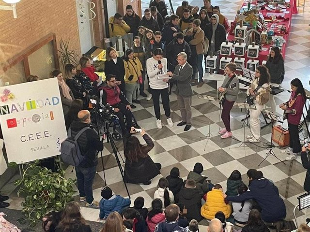 Muestra de los trabajos navideños realizados en los  Centros Específicos de Educación Especial de Sevilla