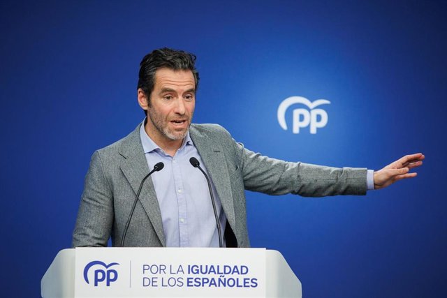 El portavoz del PP y vicesecretario de Cultura de la formación, Borja Sémper,  durante una rueda de prensa posterior a la reunión del Comité de Dirección del Partido Popular, en la sede nacional del PP, a 18 de diciembre de 2023, en Madrid (España). Borja
