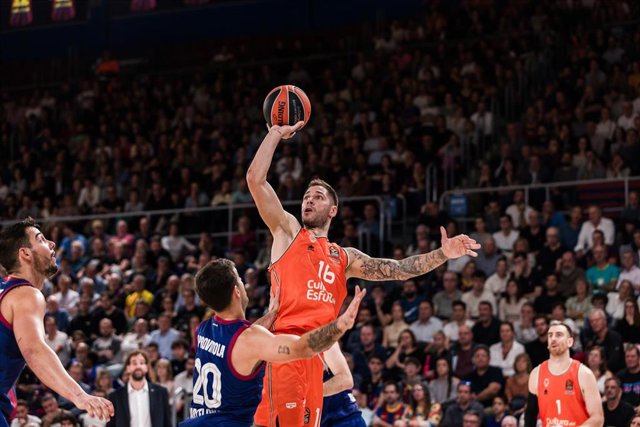 Stefan Jovic con el Valencia Basket