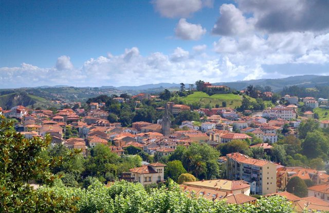 Comillas. Vista panorámica de la localidad turística cántabra. Turismo.