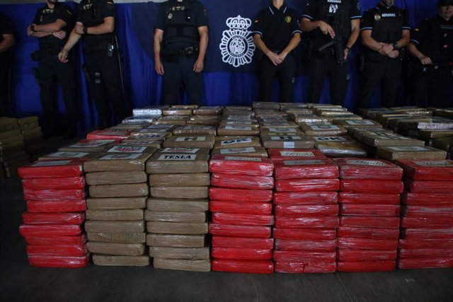 Archivo - Paquetes de cocaína intervenidos, a 25 de agosto en Algeciras, (Andalucía, España). Intervienen más de 9.400 kilos de cocaína en el Puerto de Algeciras en un golpe histórico al narcotráfico en España