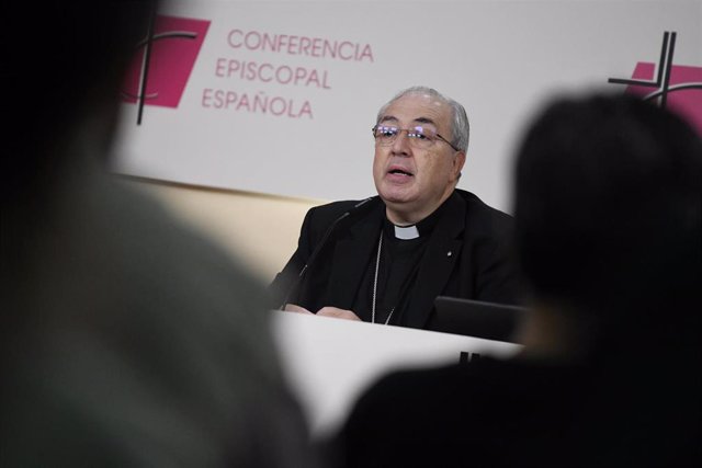 Archivo - El secretario general de la CEE, Francisco César García Magán, durante una rueda de prensa.