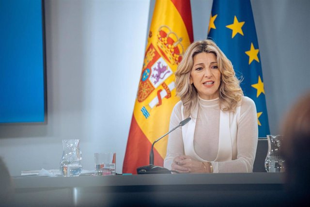 La vicepresidenta segunda y ministra de Trabajo, Yolanda Díaz, durante una rueda de prensa posterior a la reunión del Consejo de Ministros, en el Palacio de la Moncloa, a 19 de diciembre de 2023, en Madrid (España). 