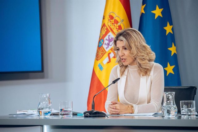 La vicepresidenta segunda y ministra de Trabajo, Yolanda Díaz, durante una rueda de prensa posterior a la reunión del Consejo de Ministros, en el Palacio de la Moncloa, a 19 de diciembre de 2023, en Madrid (España).