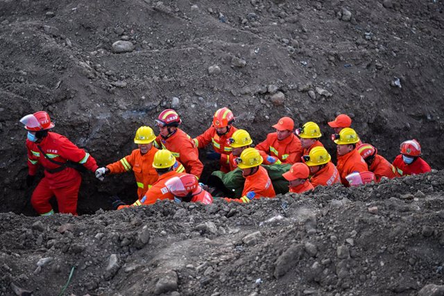Archivo - Arxivo - Operacions de rescat en una mina de carbó inundada a la província de Shanxi, la Xina (arxiu) 