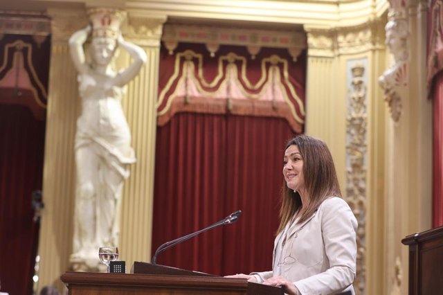 La consellera de Vivienda, Territorio y Movilidad, Marta Vidal, interviniendo durante el debate del presupuesto de su Conselleria en el pleno del Parlament.
