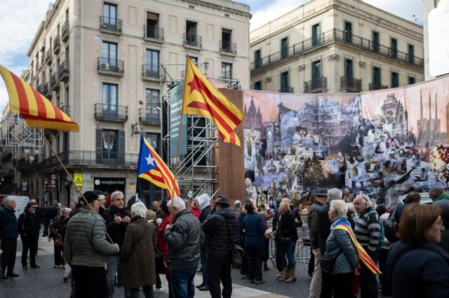 La concentració convocada per l'ANC a la plaça Sant Jaume de Barcelona