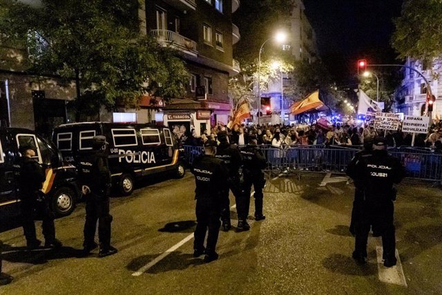 Archivo - Manifestación ante la sede de Ferraz contra la amnistía 