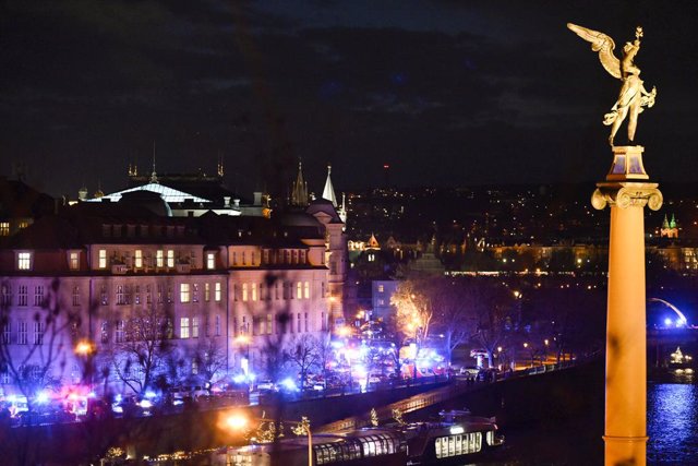 Almenys 15 morts i 24 ferits per un tiroteig en una facultat a Praga (República Txeca).