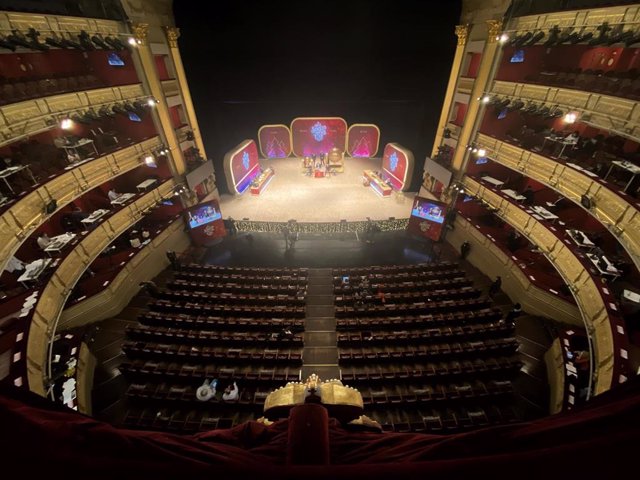 Archivo - Vista general durante la celebración del Sorteo Extraordinario de la Lotería de Navidad 2020 en el Teatro Real de Madrid (España), a 22 de diciembre de 2020.