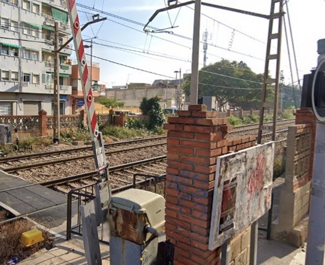 Archivo - Paso a nivel en Alfafar (Valencia)