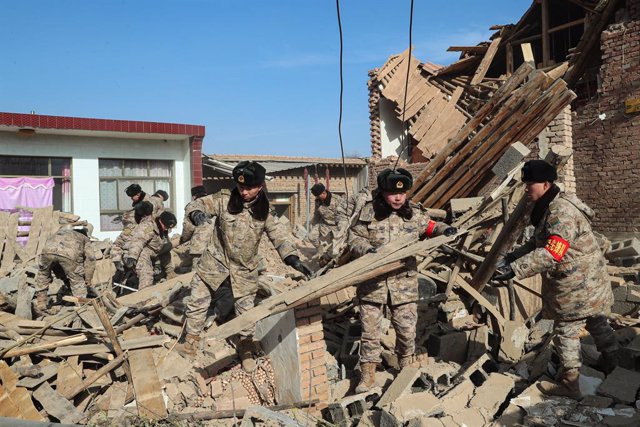 Treballs de cerca i rescat a la província de Gansu després d'un terratrèmol de magnitud 6,4 en l'escala oberta de Richter en el nord-oest de Xinesa