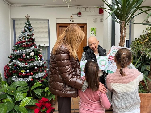 El Instituto Andaluz de la Mujer promueve una Navidad libre de violencia de género para 400 mujeres y menores.